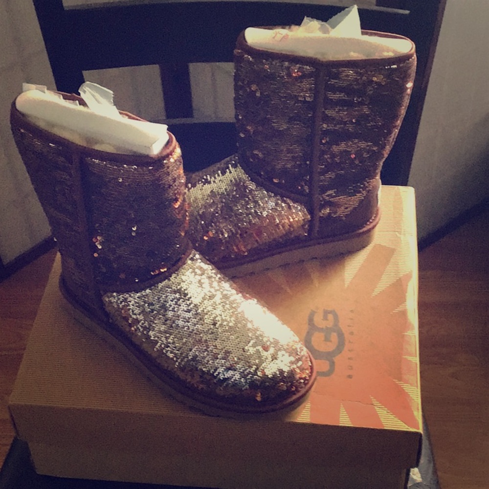 Brand New!  UGG AUSTRALIA CLASSIC SHORT SPARKLES